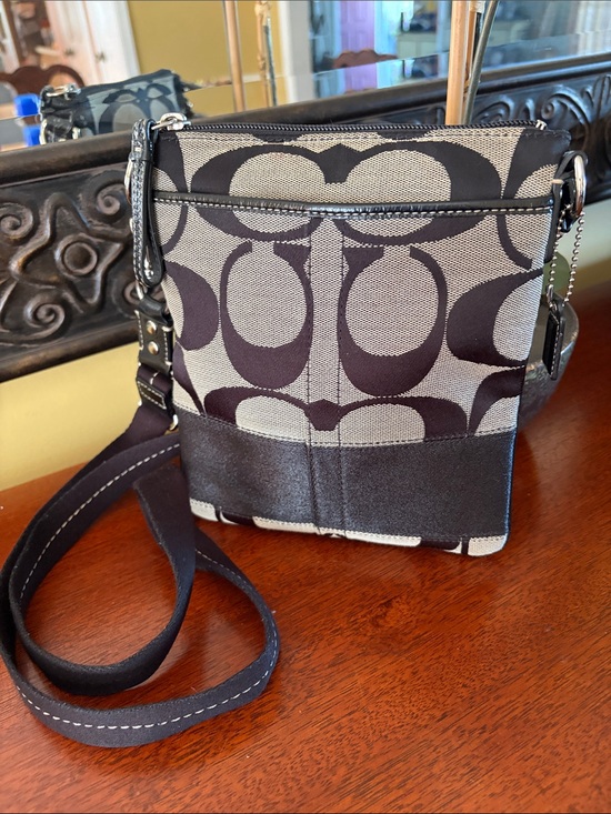 Coach Handbags - Coach Signature Stripe Swingpack Crossbody Bag